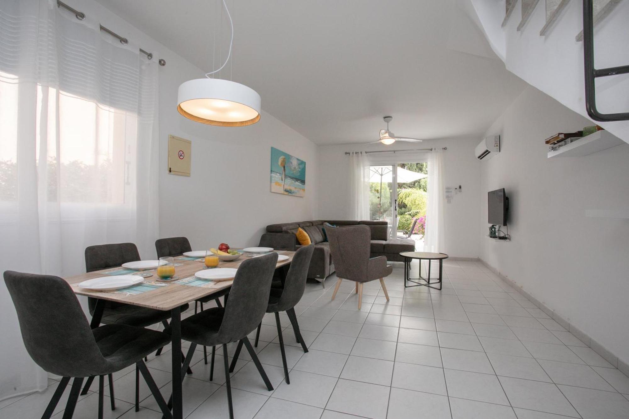 Casa Del Sol Townhouse In Iris Village Paphos Exterior photo