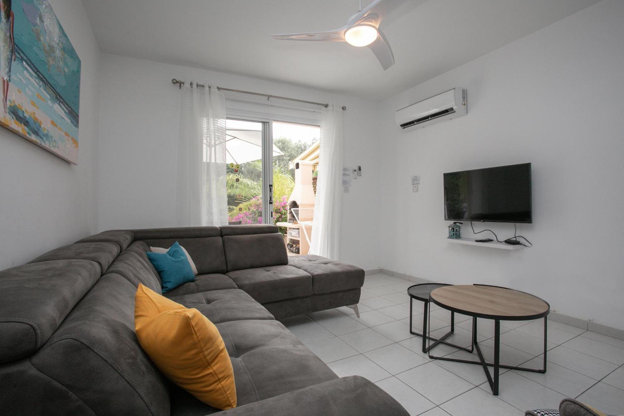 Casa Del Sol Townhouse In Iris Village Paphos Exterior photo