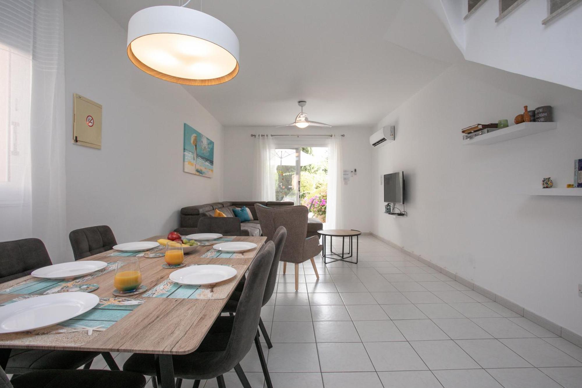 Casa Del Sol Townhouse In Iris Village Paphos Exterior photo