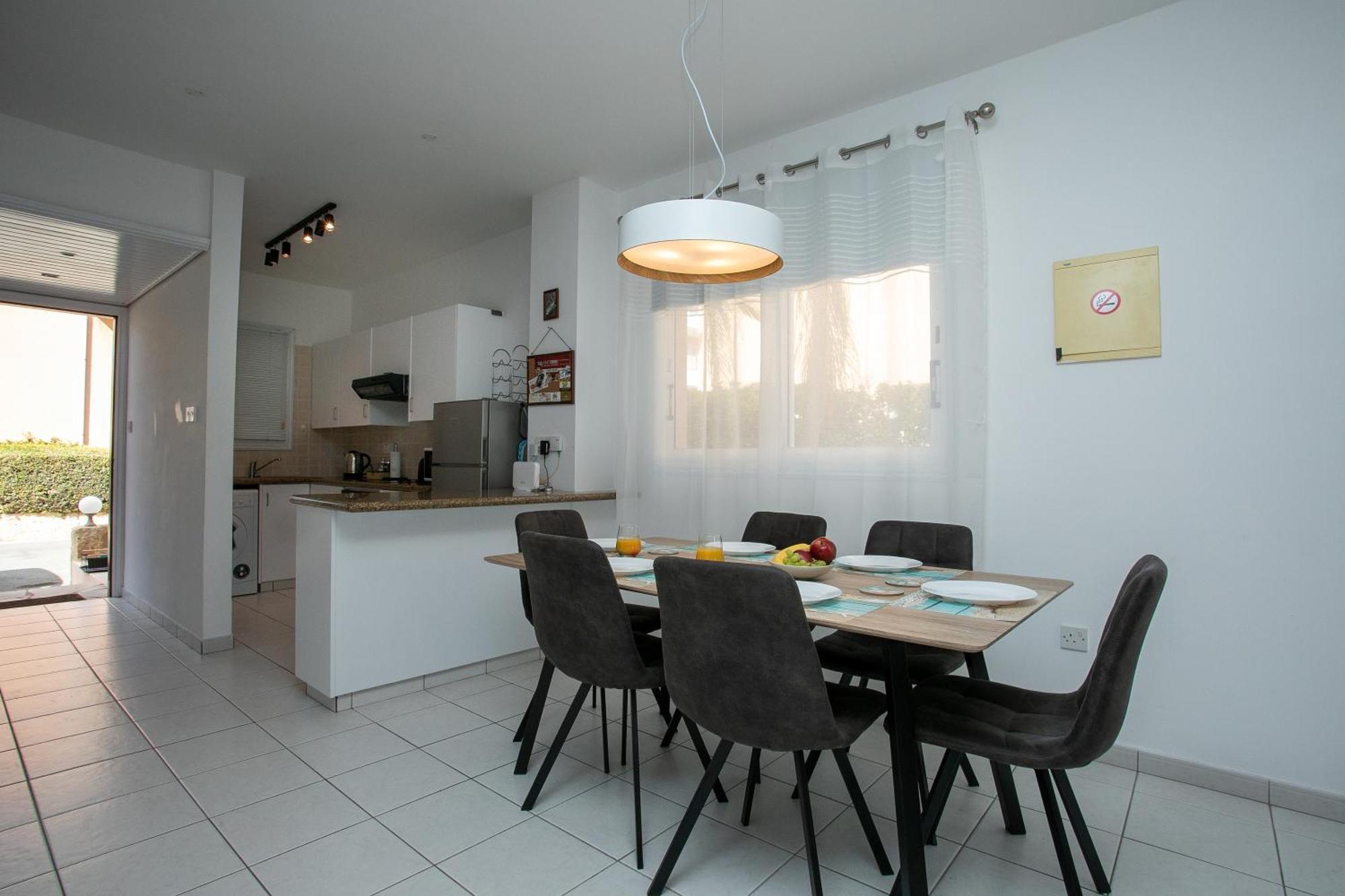 Casa Del Sol Townhouse In Iris Village Paphos Exterior photo